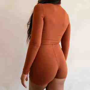 Ensemble de tenue de sport pour femme 2025 de haute qualité avec logo personnalisé, soutien-gorge de sport et leggings pour le yoga, le fitness et les activités de plein air - Product Image 6