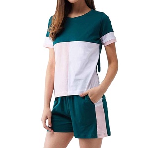 เสื้อยืดทรงบ็อกซี่พิมพ์ลายตัวอักษรสไตล์คนเมืองแบบใหม่ พร้อมกางเกงขาสั้นกีฬาแต่งขอบตัดสี ชุดเซ็ตฤดูร้อนสำหรับผู้หญิง - Product Image 1