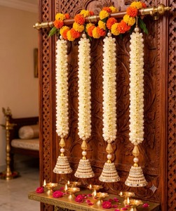 Décoration murale artisanale en fleurs artificielles de jasmin Mogra, ornée de perles, clochettes Jhumka dorées et miroirs Latkan pour la décoration intérieure Diwali - Product Image 5