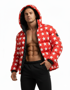 Blouson matelassé à capuche imprimé étoiles rouges pour homme – Manteau d'hiver chaud style streetwear – Vêtements d'extérieur personnalisés en gros - Product Image 4