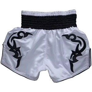 Shorts de Muay Thai pour hommes, blancs, en satin, avec logo brodé sur le devant, taille mi-haute, élastiques, respirants, écologiques, séchage rapide - Product Image 4
