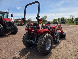 Tracteur Massey Ferguson 1835E pour un travail sur le terrain fiable et des performances agricoles efficaces grâce à une construction durable - Product Image 2
