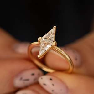 Anillo de Compromiso Minimalista con Diamante Corte Marquesa Chapado en Oro de 14K para Mujer - Product Image 3