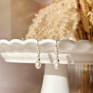 ต่างหูมุกน้ำจืดทำมือประดับดอกไม้ทอง 14K ดีไซน์เรียบหรู สไตล์มินิมอล โบโฮ เหมาะสำหรับงานแต่งงาน ประดับด้วยพลอยประจำเดือนมิถุนายน - Product Image 1