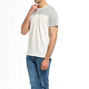 T-shirt pour homme à manches courtes personnalisé de haute qualité, en lin confortable, idéal pour les tenues décontractées et les soirées. - Product Image 3