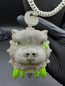 Pendentif en forme de bouledogue glacé vert néon, moissanite VVS taille brillant, certifié IGI, en argent sterling 925, breloque de luxe unisexe - Product Image 2