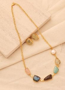 Collier fantaisie géométrique en pierre naturelle avec perle d'eau douce et chaîne plaquée or pour femme, idéal au quotidien et pour les soirées - Product Image 2