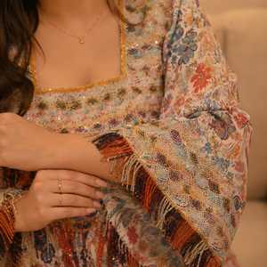 Ensemble de tissus Designer Mukhawara pour femme, col en V, imprimé floral, broderie artisanale complexe, panneau avant perlé, détails à pompons, coupe trapèze - Product Image 3