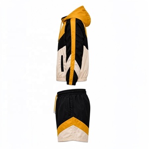 Conjunto Deportivo Ligero con Chaqueta con Capucha y Cremallera y Pantalones Cortos, Diseño Personalizado con Bloques de Color y Logotipo Frontal, Cortavientos - Product Image 4