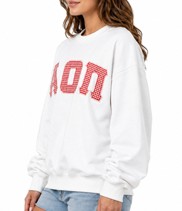 เสื้อสเวตเชิ้ตคอกลมสีขาวสำหรับผู้หญิง ลายตารางแดง ปักอักษร Alpha Omicron Pi ด้านหน้า สไตล์ลำลองสำหรับฤดูใบไม้ร่วง ผลิตจากผ้าฝ้ายถัก - Product Image 3