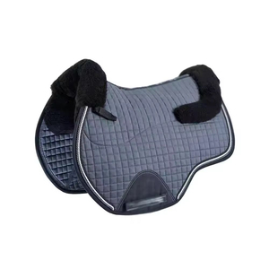 Tapis de selle de saut en laine polaire personnalisé de haute qualité avec absorption des chocs et sangle de contention pour l'équitation et l'équipement équestre - Product Image 3