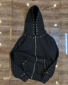 Sweat à capuche noir sur mesure, zippé, épais, coupe oversize, style streetwear, avec œillets métalliques, fermeture éclair intégrale, style punk - Product Image 1
