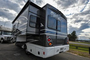 Autocaravana de Lujo Clase C F/d Pulse 24B 2019 Blanca para Acampar, Usada, Emisión Euro 5, Capacidad para 4-6 Pasajeros, Piso Acrílico - Product Image 2