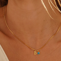 Collier pendentif lettre basique pour femme en acier inoxydable 304 plaqué or 18 carats avec zircon sur chaîne maille forçat