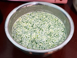 Mezcla Instantánea de Harina para Banh Xeo, Polvo para Pastel Sizzle, para una Auténtica Cocina Vietnamita - Product Image 2