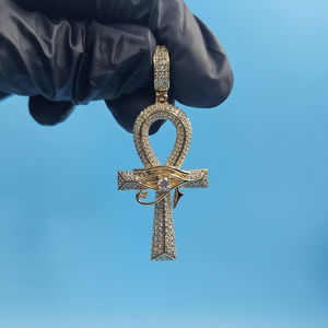 Colgante Ankh de Lujo Chapado en Plata con Piedras de Moissanita y Diseño de Ojo de Horus, Amuleto Unisex con Temática de Fiesta - Product Image 3
