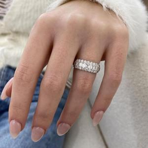 Anillo de eternidad con esmeraldas y diamantes de corte redondo, con doble halo, de oro macizo, anillo de boda, anillo de aniversario, regalo de lujo para ella - Product Image 3