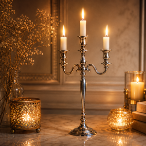 Elegante Candelabro Plateado, Decoración Navideña para el Hogar, Portavelas de Metal, Decoración Festiva Duradera - Product Image 1