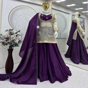 Conjunto VASTRA COTTAGE de Choli y Plazo de Seda Pesada con Bordado y Lentejuelas, y Dupatta de Seda Chinon, Traje Étnico para Fiesta - Product Image 4