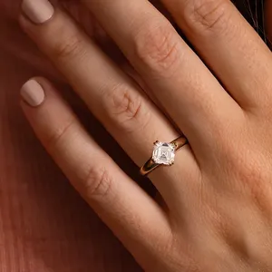 Anillo de Oro Amarillo con Diamante Corte Asscher |   Elegante Anillo de Joyería Fina con Diseño Solitario para Mujer, Regalo de Lujo para Compromiso y Aniversario - Product Image 4