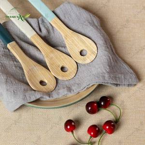 Ensemble cuillère et fourchette en bambou, couverts en bambou naturel faits à la main pour la restauration haut de gamme, l'hôtellerie et les marques de luxe - Product Image 2