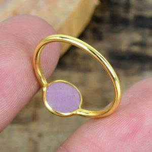 Bague artisanale en saphir rose rond de 5 mm, or 18 carats micro-plaqué sur argent sterling 925 - Product Image 4