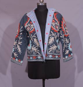 Veste Suzani TNT brodée à la main – Manteau artisanal à motifs Paisley pour les fêtes, les mariages et les occasions festives. - Product Image 3