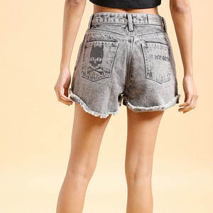 Shorts de Mezclilla Premium para Mujer, Lavado Ácido, con Logotipo Personalizado, Estilo Retro, Impresión Láser, Nueva Venta - Product Image 4