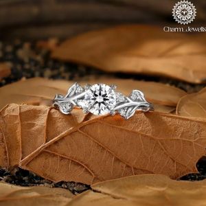Anillo de Compromiso de Plata y Oro Amarillo con Moissanita para Mujer Charm_Jewells, Corte Cojín, Clásico Romántico, Engaste de Garras, Certificado IGI - Product Image 5