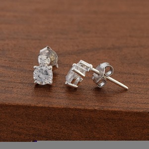 Pendientes minimalistas de plata de ley 925 con circonitas, joyería de moda para mujer, venta al por mayor. - Product Image 5