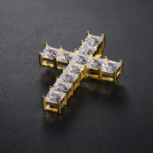 Colgante de Cruz con Moissanita Corte Princesa - Colgante de Moissanita en Plata de Ley 925, Colgante de Cruz con Moissanita Corte Cuadrado - Product Image 4
