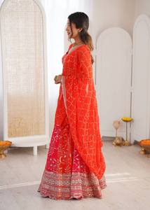 Ensemble Lehenga prêt pour le mariage, style Glam Flair, parfait pour les fêtes, en Faux Georgette, doux, avec doublure intérieure en micro-fil et travail de sequins. - Product Image 2
