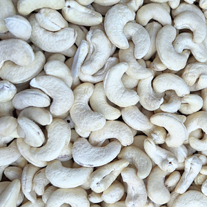 Fabrication de noix de cajou brutes en gros Noix de cajou W320 Premium Vietnam Noix de cajou en gros exportées vers l'Asie, l'UE, le Moyen-Orient - Product Image 1