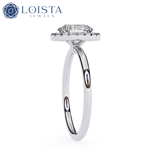 Anillo de Compromiso con Diamante Ovalado Cultivado en Laboratorio con Halo y Diamantes Laterales de Corte Redondo, con Certificado IGI, Oro de 18K - Product Image 3