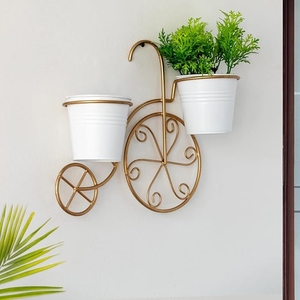 Support mural décoratif vintage en métal doré pour plantes, avec 2 seaux amovibles blancs pour plantes d'intérieur - Product Image 1