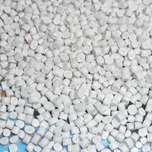 Gránulos Reciclados de HDPE Grado Soplado, Blancos, PCR, Material Plástico Reciclado Post-Consumo para Producción de Botellas, Tuberías y Tubos - Product Image 1