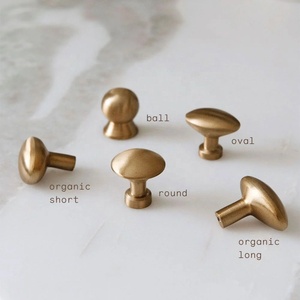 Poignée de meuble en laiton distinctive avec formes dôme et ovales pour tiroirs, armoires et commodes de cuisine - Product Image 2
