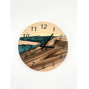 Horloge murale artistique en résine et bois, fabriquée à la main pour un attrait visuel unique et une fonctionnalité précise et fluide pour les intérieurs - Product Image 1