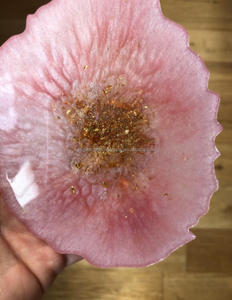 Dessous de verre en résine à motif floral de style moderne Artisanat intemporel Cadeaux de Noël en bois Modèle irrégulier Design Ovale Époxy - Product Image 1