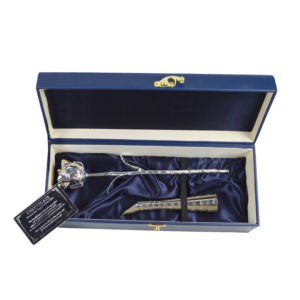 Plusieurs roses véritables avec finition argentée, thème naturel, design haut de gamme et emballage de luxe, idéal pour un cadeau - Product Image 3