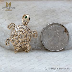 Pendentif Tortue Bébé en Or 14 carats avec Diamant Naturel Pavé et Saphir Bleu, Bijoux Fins en Gros - Product Image 6