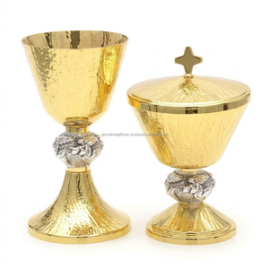 Juego de Cáliz y Ciborio para Iglesia Católica, Latón con Textura Martillada a Mano, Acabado de Alto Brillo, Tapa con Cruz, Juego de Recipientes Litúrgicos para Comunión - Product Image 1