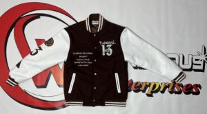 Chaqueta universitaria personalizada de alta calidad con bordado de parches para hombre, estilo bomber de béisbol, con mangas de cuero, talla grande. - Product Image 1