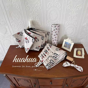 Paraguas Negro de Doble Uso para Mujer con Protección UV, Diseño de Fruta de Espino, Sombrilla Plegable Pequeña y Fresca para Sol y Lluvia - Product Image 4