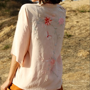 Blusa Moderna 2026 con Bordado Geométrico a Mano, Color Rosa Pétalo, Algodón Japonés Ecológico, Estilo Casual de Verano, Corte en A, con Lazo Delantero - Product Image 1