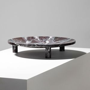 Bandeja de mármol para servir con un marco metálico resistente, ideal para servir copas de vino, platos de queso y aperitivos gourmet en eventos. - Product Image 3