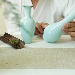 Mini Florero de Cerámica Delicado con Esmalte Brillante Color Menta, Silueta Delgada y Elegante, Perfecto para Decoración de Escritorio Moderno y Exhibición de Regalos - Product Image 4