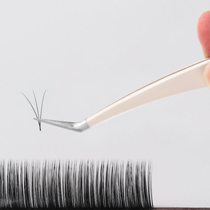 Pince à cils professionnelle en acier inoxydable avec logo personnalisé, design haut de gamme 2026, pour greffe de cils et extension de cils - Product Image 5