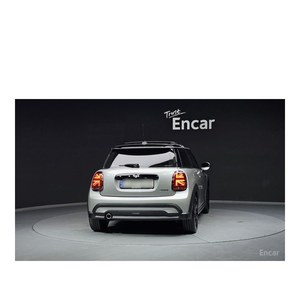 Mini Cooper Classic Plus 2022 avec caméra arrière, sièges en cuir, conduite à gauche - 30 876 km, modèle 2022/12 - Product Image 4