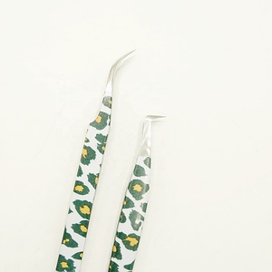 Pinzas para pestañas Tipo L de 90 grados con estampado de guepardo, herramienta profesional de extensión de pestañas recubierta de papel con logotipo personalizado, Etiqueta Privada - Product Image 3